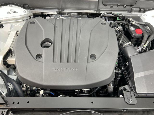 Photo of 2026 Crystal White Metallic Volvo XC60