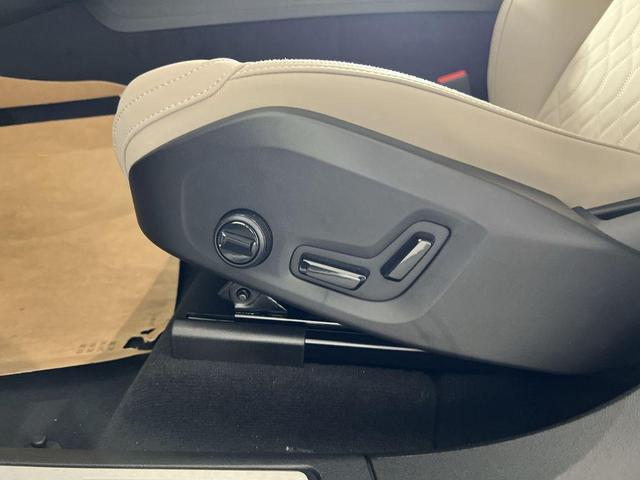 Photo of 2026 Crystal White Metallic Volvo XC60