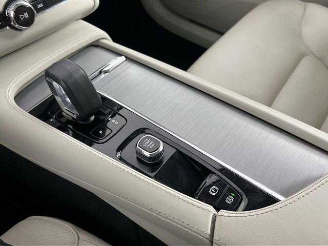 Photo of 2023 Silver Volvo XC90