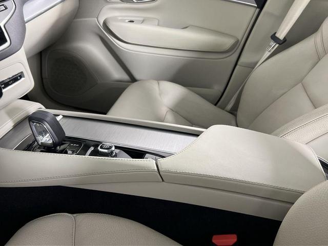 Photo of 2023 Silver Volvo XC90