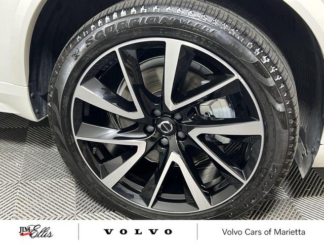 Photo of 2024 Crystal White Volvo XC90