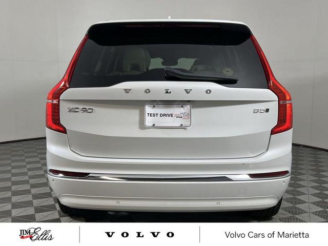 Photo of 2024 Crystal White Volvo XC90