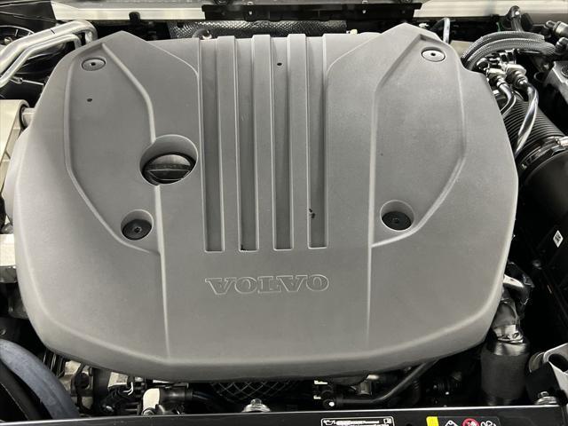 Photo of 2025 Onyx Black Metallic Volvo S60