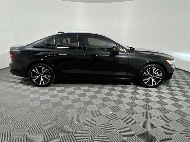 Photo of 2025 Onyx Black Metallic Volvo S60