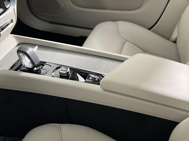 Photo of 2025 Onyx Black Metallic Volvo S60
