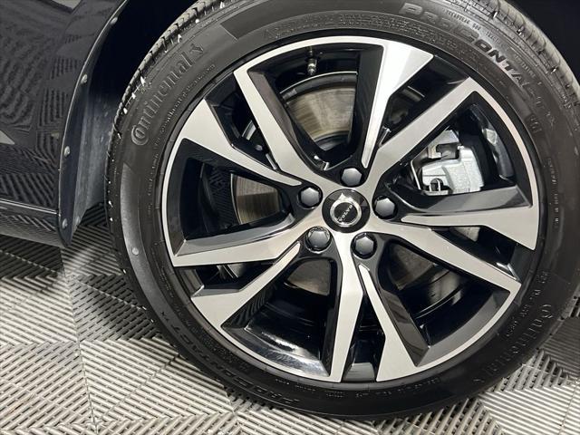 Photo of 2025 Onyx Black Metallic Volvo S60