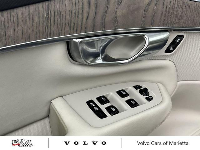 Photo of 2023 Onyx Black Volvo XC90 Recharge Plug-In Hybrid