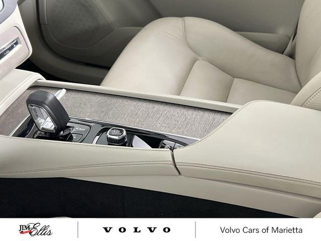 Photo of 2023 Onyx Black Volvo XC90 Recharge Plug-In Hybrid