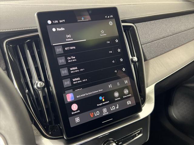 Photo of 2025 Crystal White Volvo XC90 Plug-In Hybrid