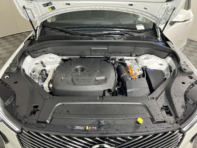Photo of 2025 Crystal White Volvo XC90 Plug-In Hybrid