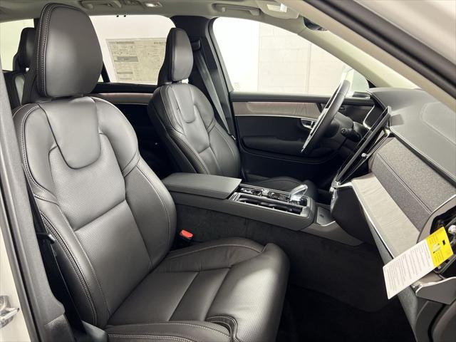 Photo of 2025 Crystal White Volvo XC90 Plug-In Hybrid
