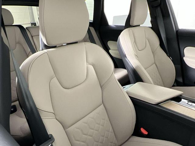 Photo of 2026 Crystal White Metallic Volvo XC60