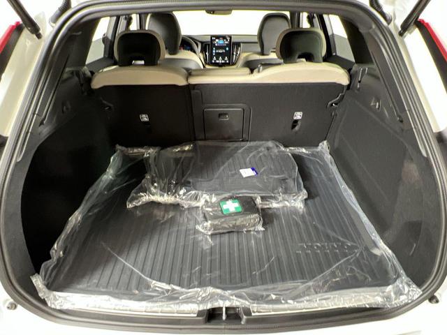 Photo of 2026 Crystal White Metallic Volvo XC60