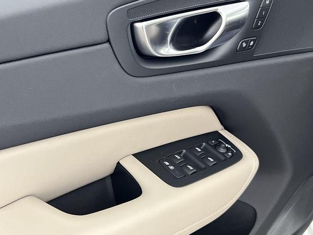 Photo of 2026 Crystal White Metallic Volvo XC60