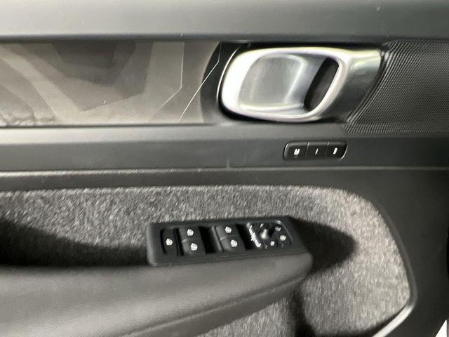 Photo of 2024 Crystal White Metallic Volvo C40 Recharge Pure Electric