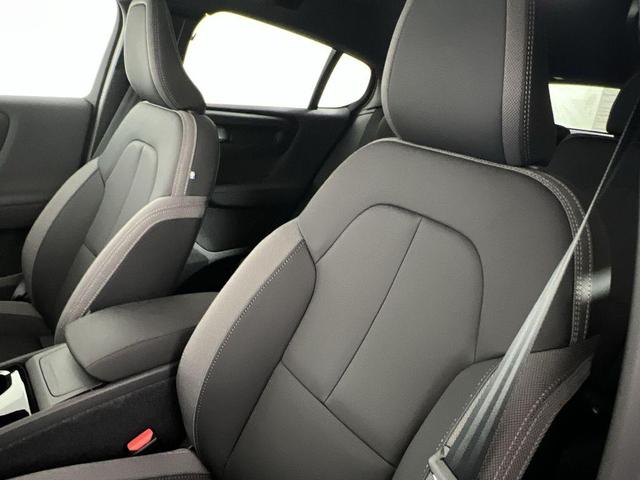 Photo of 2024 Crystal White Metallic Volvo C40 Recharge Pure Electric