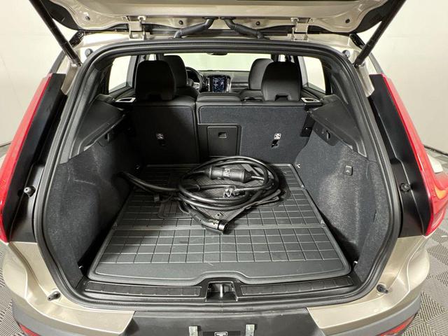 Photo of 2024 Gray Volvo XC40 Recharge Pure Electric