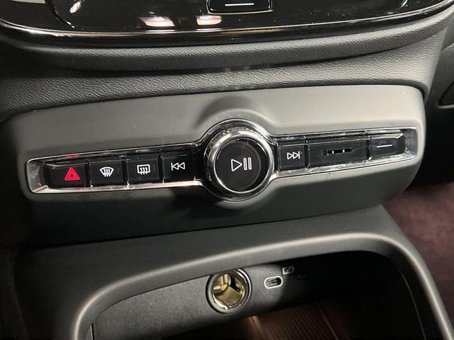 Photo of 2024 Gray Volvo XC40 Recharge Pure Electric
