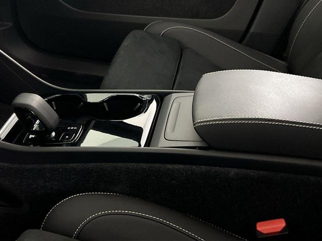 Photo of 2024 Gray Volvo XC40 Recharge Pure Electric