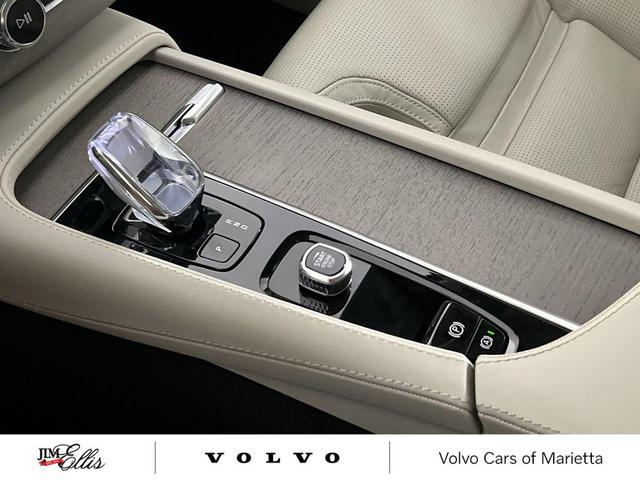 Photo of 2025 Bright Dusk Metallic Volvo XC90 Plug-In Hybrid