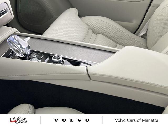 Photo of 2025 Bright Dusk Metallic Volvo XC90 Plug-In Hybrid
