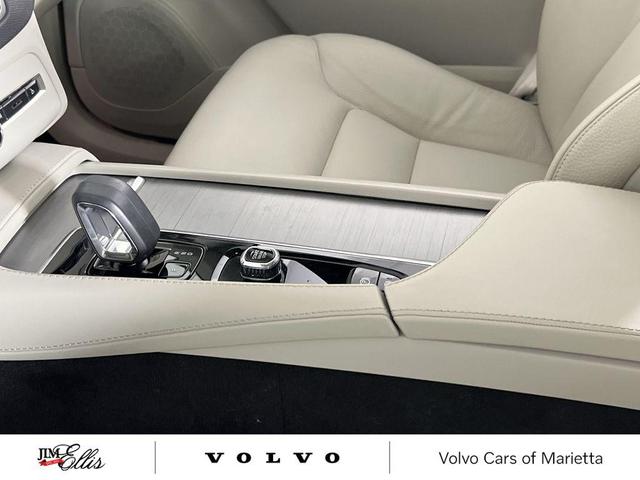 Photo of 2024 Silver Dawn Metallic Volvo XC90