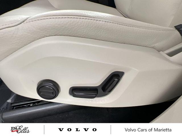 Photo of 2024 Silver Dawn Metallic Volvo XC90