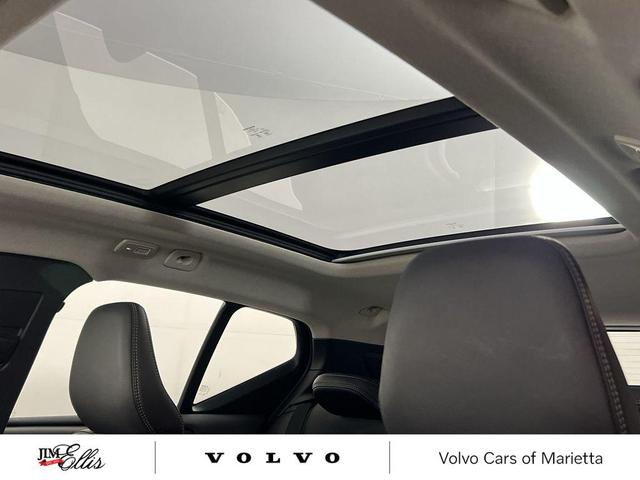 Photo of 2025 Cloud Volvo XC40