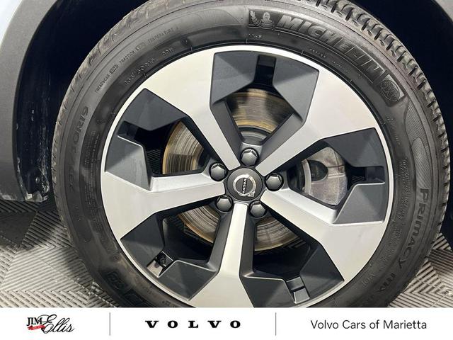 Photo of 2025 Cloud Volvo XC40