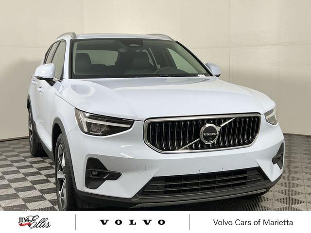 Photo of 2025 Cloud Volvo XC40