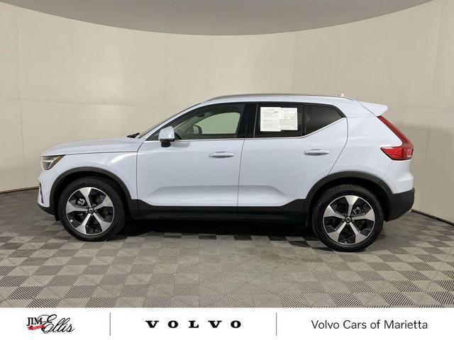 Photo of 2025 Cloud Volvo XC40