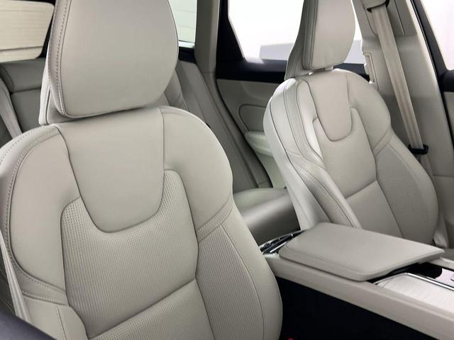 Photo of 2026 Crystal White Metallic Volvo XC60
