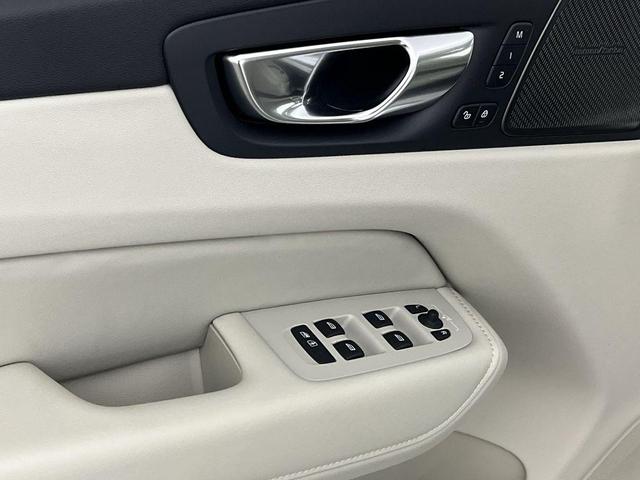 Photo of 2026 Crystal White Metallic Volvo XC60