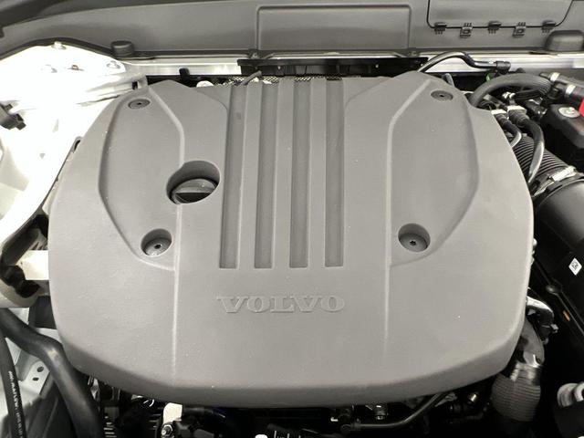 Photo of 2026 Crystal White Metallic Volvo XC60