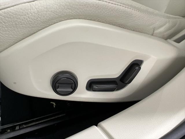 Photo of 2022 Crystal White Metallic Volvo V60 Cross Country