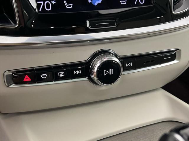 Photo of 2022 Crystal White Metallic Volvo V60 Cross Country