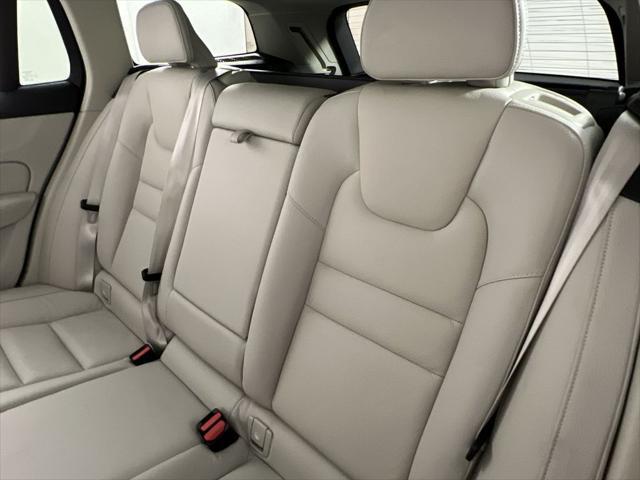 Photo of 2022 Crystal White Metallic Volvo V60 Cross Country