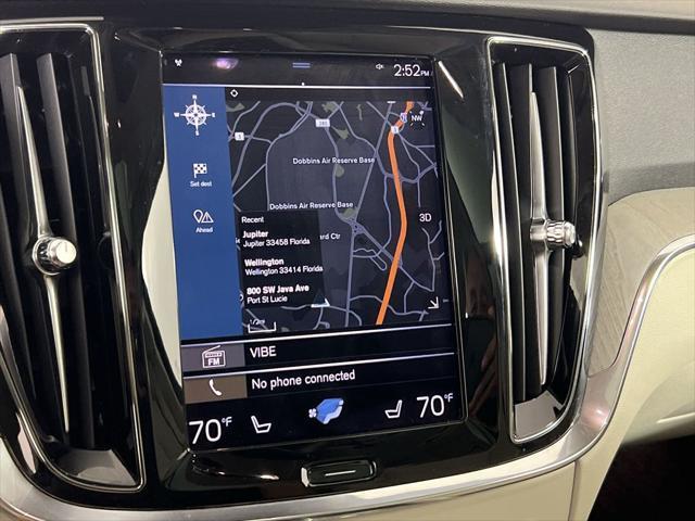 Photo of 2022 Crystal White Metallic Volvo V60 Cross Country