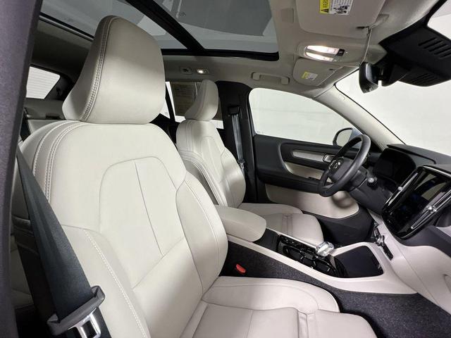 Photo of 2025 Cloud Blue Volvo XC40