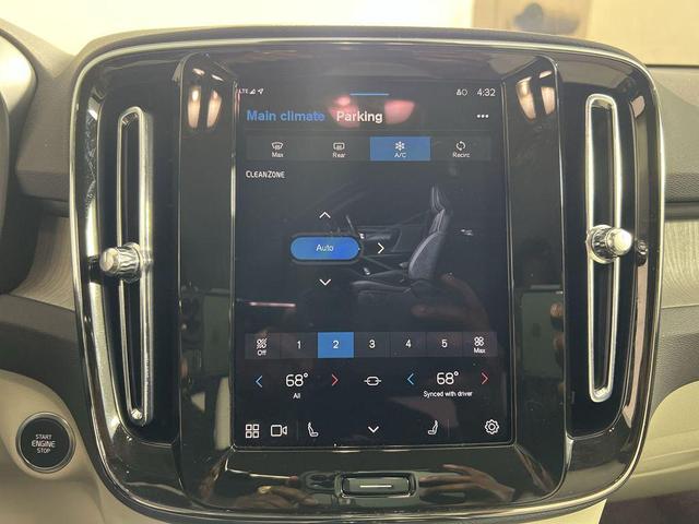 Photo of 2025 Cloud Blue Volvo XC40
