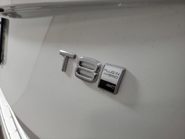Photo of 2025 Crystal White Volvo XC90 Plug-In Hybrid