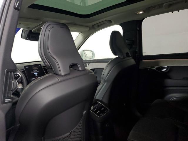 Photo of 2025 Crystal White Volvo XC90 Plug-In Hybrid