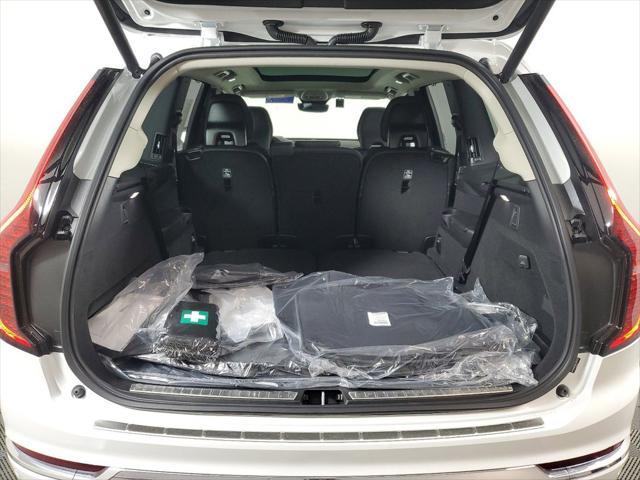Photo of 2025 Crystal White Volvo XC90 Plug-In Hybrid