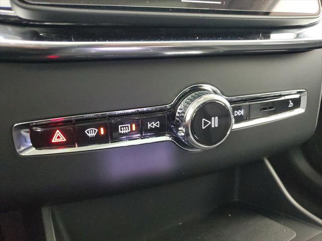 Photo of 2025 Crystal White Volvo XC90 Plug-In Hybrid