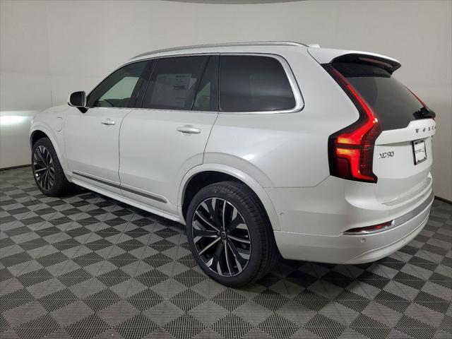 Photo of 2025 Crystal White Volvo XC90 Plug-In Hybrid