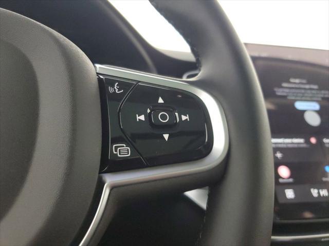 Photo of 2025 Crystal White Volvo XC90 Plug-In Hybrid