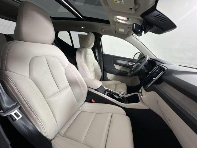 Photo of 2024 Sage Green Metallic Volvo XC40