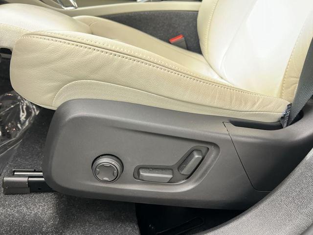 Photo of 2024 Sage Green Metallic Volvo XC40
