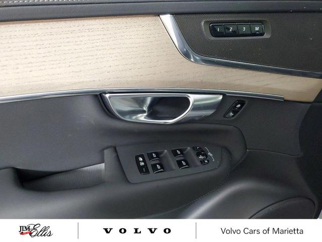 Photo of 2025 Grey Volvo XC90
