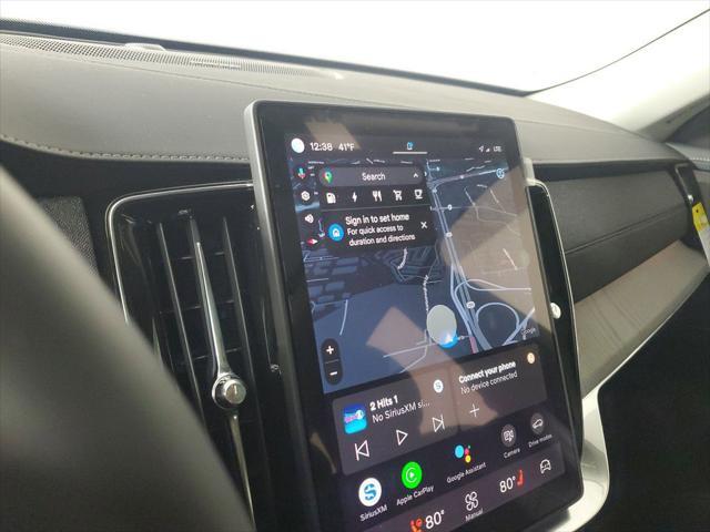 Photo of 2025 Crystal White Volvo XC90 Plug-In Hybrid